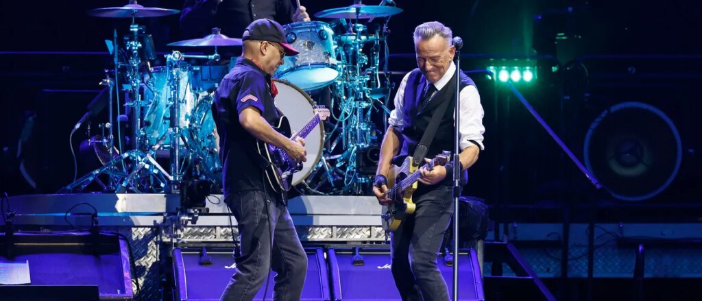Socialist Rocker Tom Morello Using Capitalism To Bilk Money From Leftists Socialist Rocker Tom Morello Using Capitalism To Bilk Money From Leftists