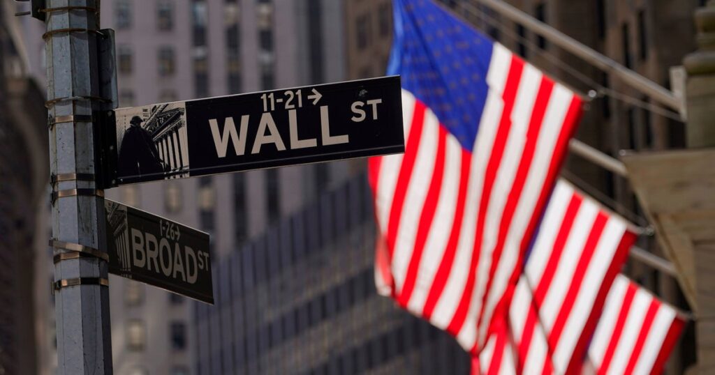 U.S. Stocks Fall From Their Records As Oil Prices Yo-Yo