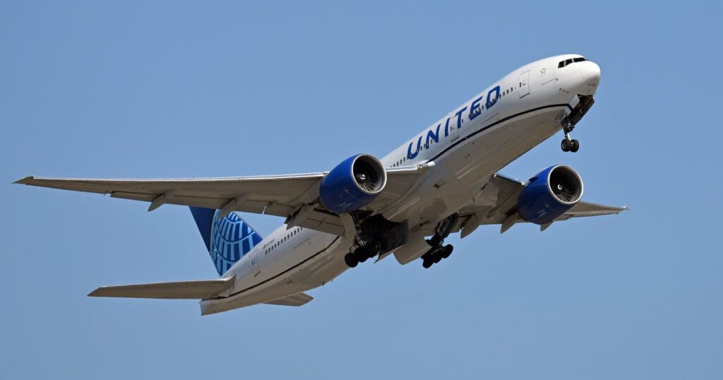 United Airlines Flight Bound For Minneapolis Diverted Because Of Unruly Passenger United Airlines Flight Bound For Minneapolis Diverted Because Of Unruly Passenger