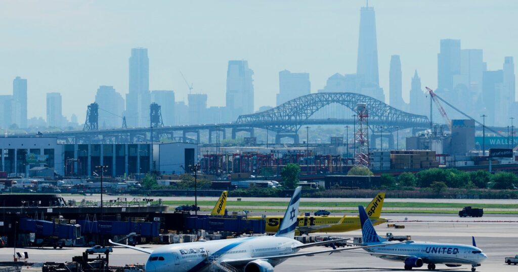 Bluetooth Network Name Disrupts United Airlines Flight To Spain