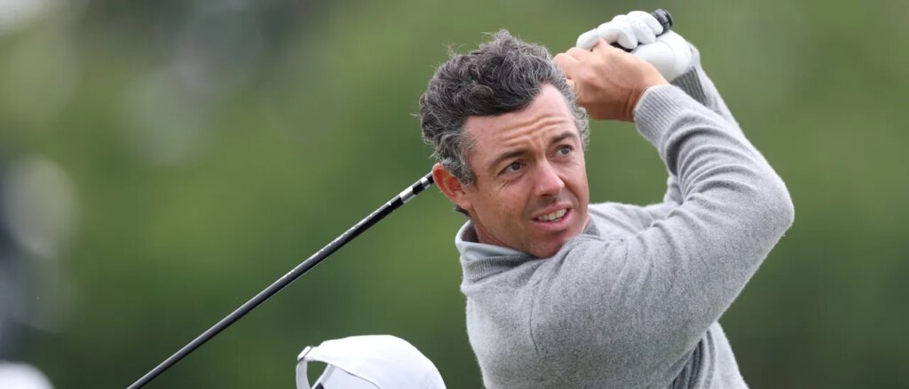 Crowd Screams Bloody Murder As Fan Picks Up Rory McIlroy’s Ball After US Open Shot Crowd Screams Bloody Murder As Fan Picks Up Rory McIlroy’s Ball After US Open Shot