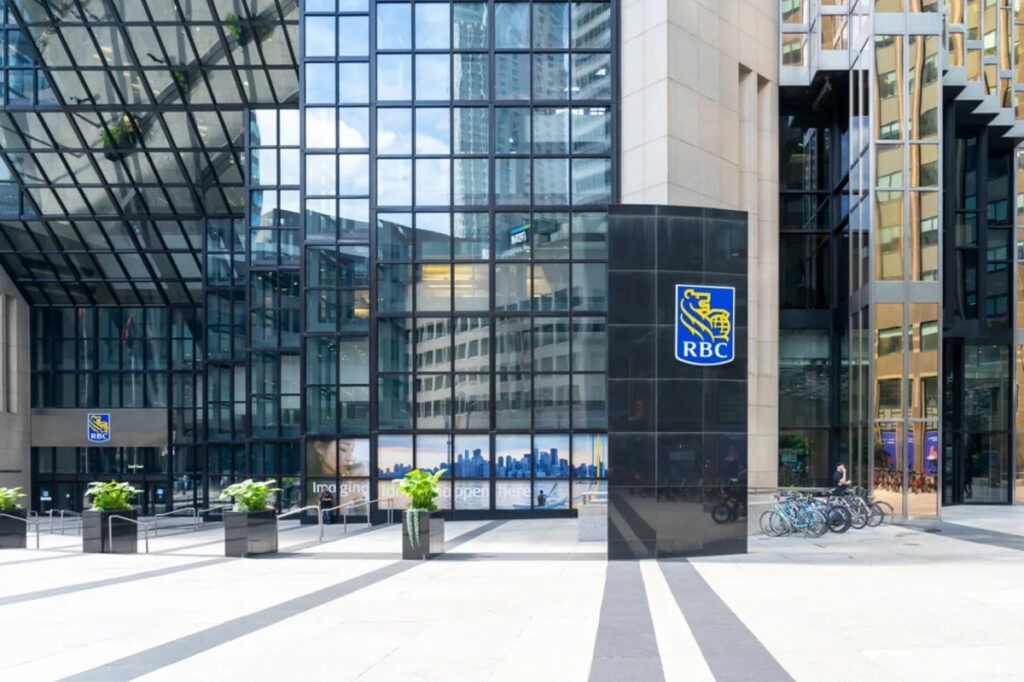 Financially stressed Canadians expect banks to provide guidance but turn to AI for advice: JD Power
