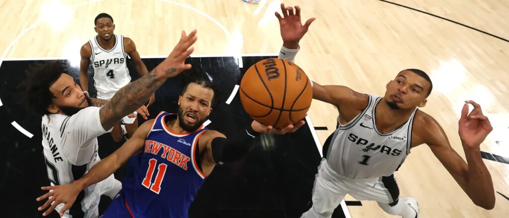 Knicks’ Miracle Tip-In Gave Us An Absolutely Electric Moment At Madison Square Garden Knicks’ Miracle Tip-In Gave Us An Absolutely Electric Moment At Madison Square Garden