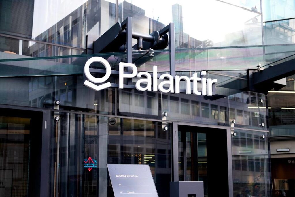 Palantir Lags the S&P 500 in 2026. How to Play the Once-Leading AI Stock Now.
