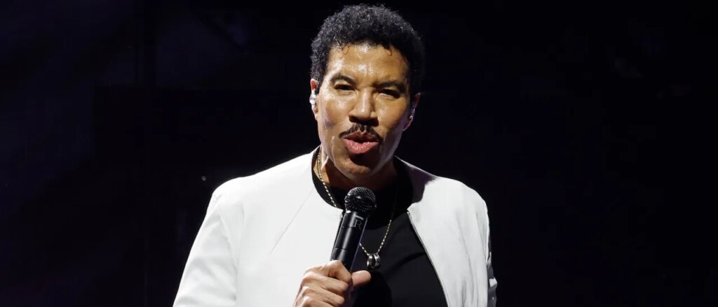 Paramedics Reportedly Rushed Lionel Richie To Hospital In After Mid-Concert Health Scare