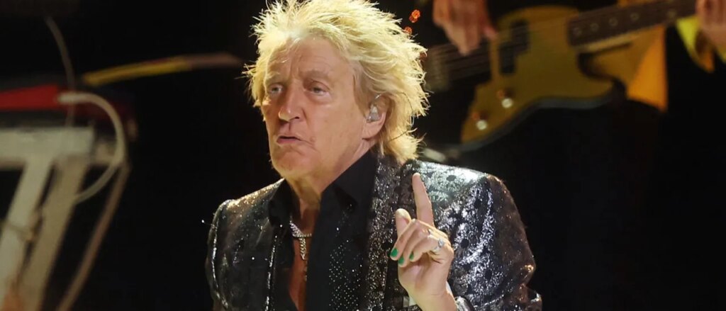 Rod Stewart Deeply Inhaled From Oxygen Tank Amid Onstage Health Scare Rod Stewart Deeply Inhaled From Oxygen Tank Amid Onstage Health Scare