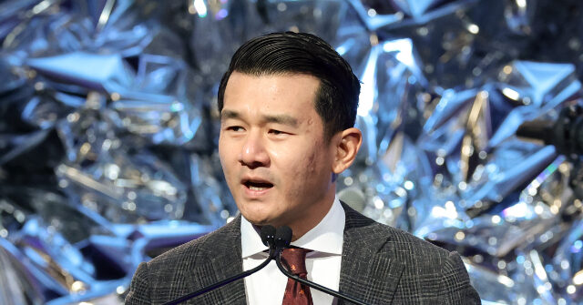 Harvard Graduates Cheered After ‘Daily Show’ Star Ronny Chieng Says ‘F**k AI’
