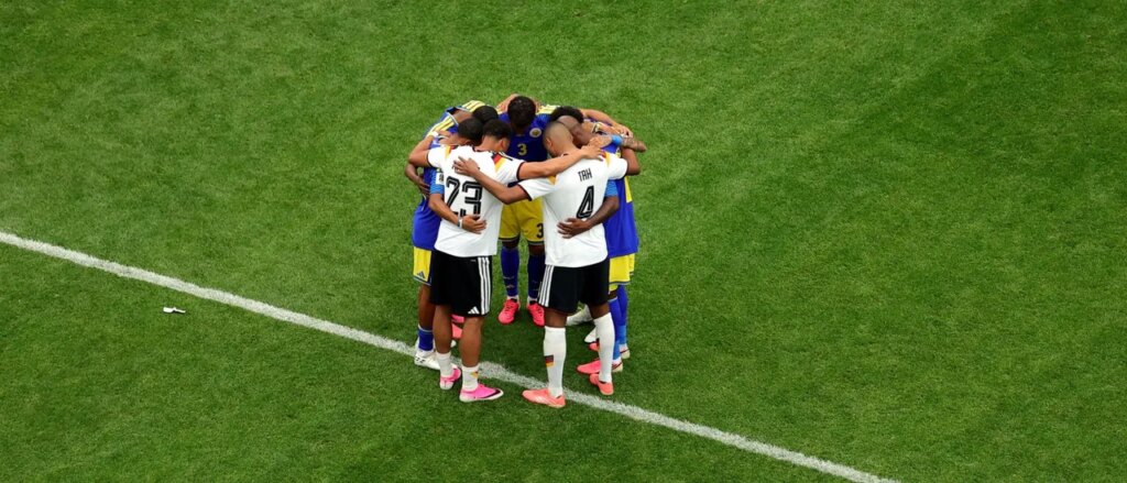Soccer Players Keep Gathering On Field To Pray During FIFA World Cup Soccer Players Keep Gathering On Field To Pray During FIFA World Cup