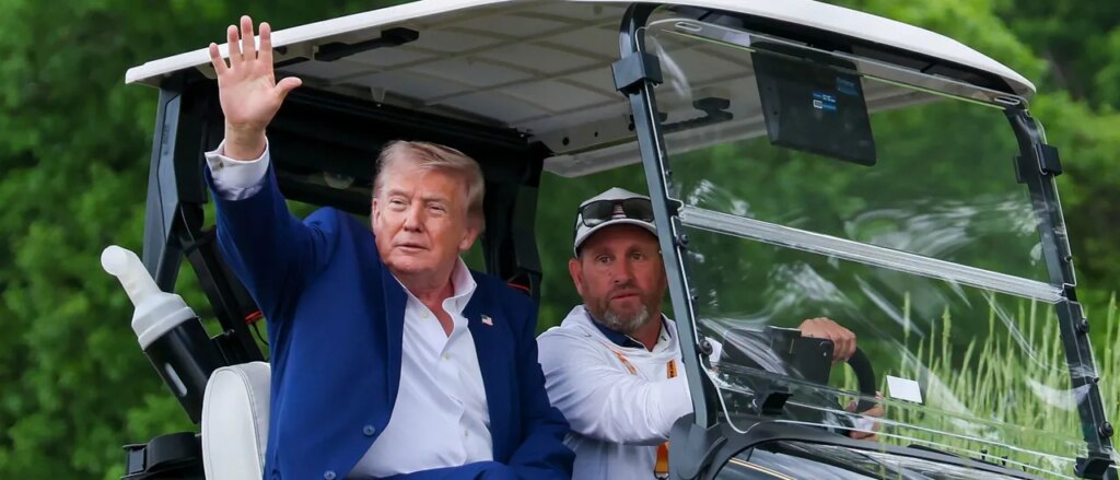 Trump Weighs In On Issue Splitting Golf Fans, PGA Stars Everywhere Trump Weighs In On Issue Splitting Golf Fans, PGA Stars Everywhere