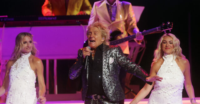Rocker Rod Stewart Seen Taking Oxygen After Nearly Fainting During Utah Concert