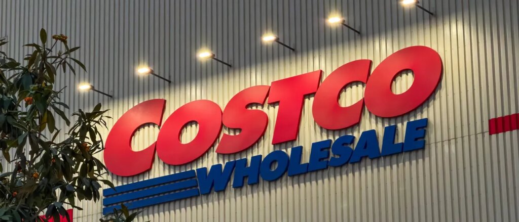 Costco Shows That You Can Build A Thriving Business With One Simple Trick (Pay Your Workers) Costco Shows That You Can Build A Thriving Business With One Simple Trick (Pay Your Workers)
