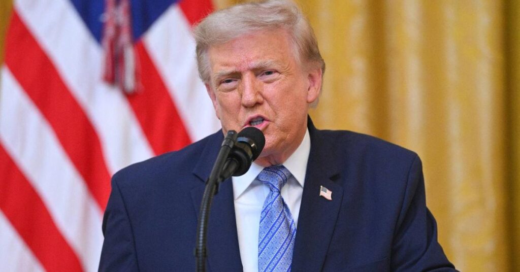 Donald Trump’s Bruised Hand Returns To Spotlight Donald Trump's Bruised Hand Returns To Spotlight