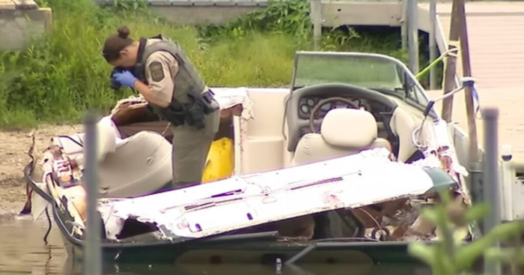 Drunk Driver Speeding in Pontoon Boat on Illinois River Causes Accident That Decapitates Woman (VIDEO) * The Gateway Pundit * by Mike LaChance