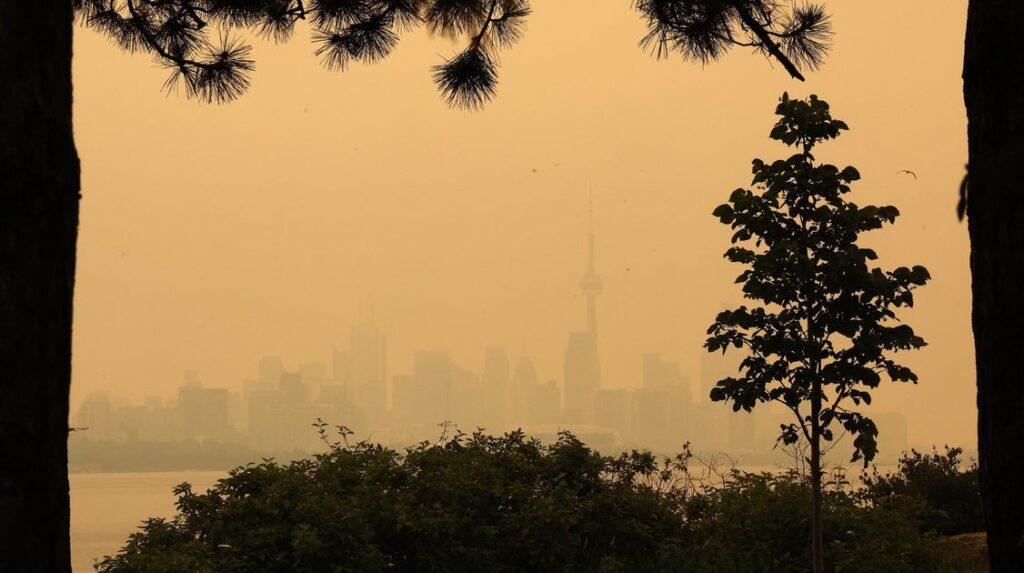 Heavy Smoke From Wildfires Blankets The U.S. Midwest And Northeast, Prompting Evacuations Heavy Smoke From Wildfires Blankets The U.S. Midwest And Northeast, Prompting Evacuations