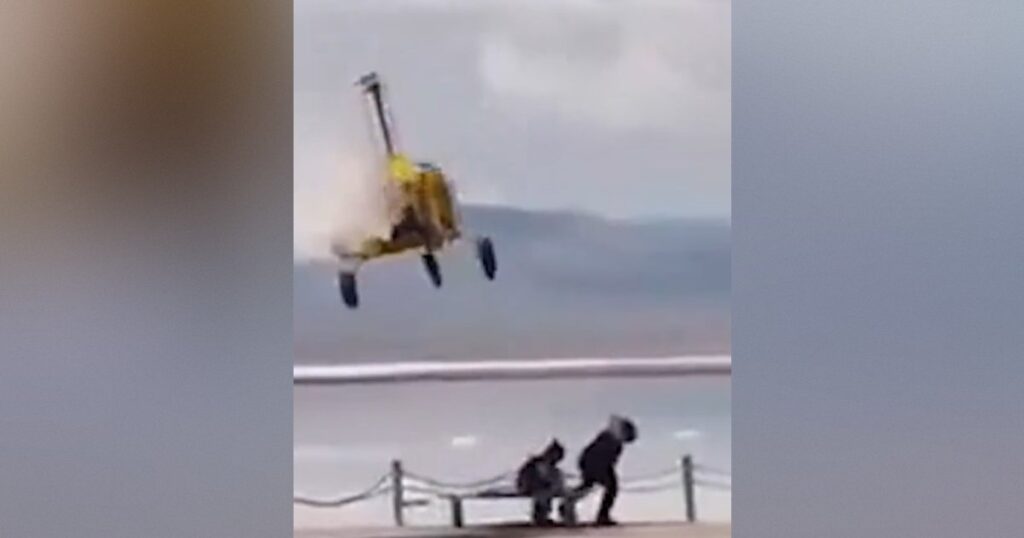 Helicopter Crash-Lands on Top of Two Chinese Tourists * The Gateway Pundit * by Paul Serran Helicopter Crash-Lands on Top of Two Chinese Tourists * The Gateway Pundit * by Paul Serran