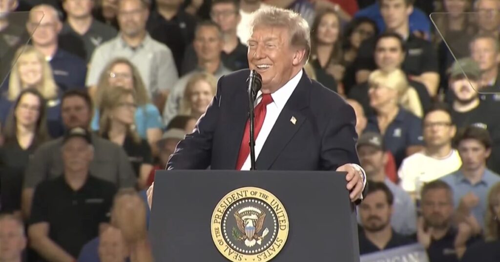 “He’s a Communist! You See What They Want to Do?” – Trump Trolls Protester Removed from His Rally in Michigan, Crowd Chants “USA” * The Gateway Pundit * by Jordan Conradson