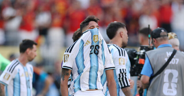 Argentina Turns Their Backs on Spain During World Cup Trophy Celebration