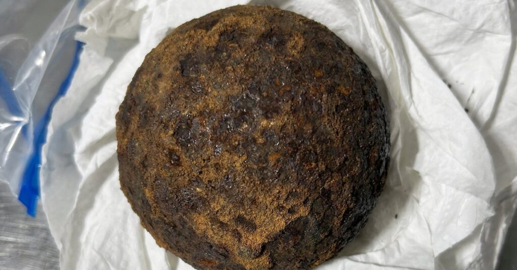 Civil War Cannonballs Found In Passenger’s Suitcase Civil War Cannonballs Found In Passenger's Suitcase