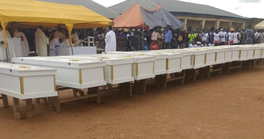 For Nigerian Christians, Mass Burials Have Become a Way of Life * The Gateway Pundit * by Antonio Graceffo For Nigerian Christians, Mass Burials Have Become a Way of Life * The Gateway Pundit * by Antonio Graceffo