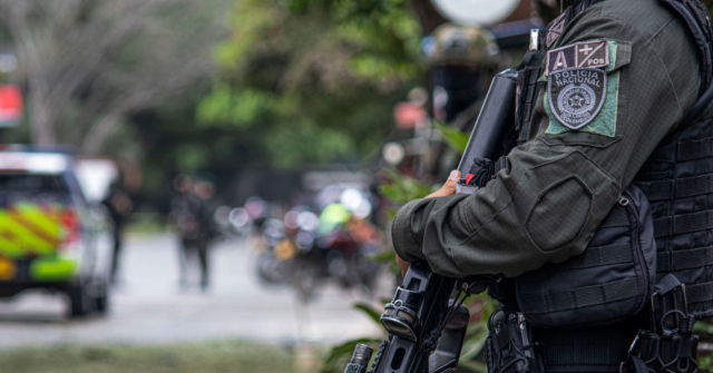 Police Intercept Bus Full of Bombs Hours Before Abelardo de la Espriella’s Inauguration