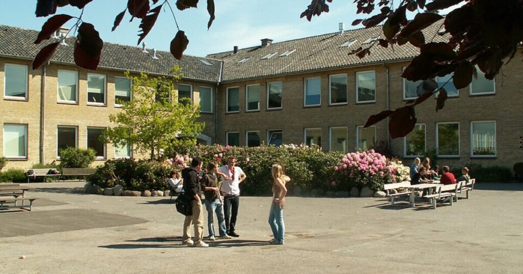 High-Schoolers in Denmark Will Make Oral Defenses on Assignments To Curb AI Cheating * The Gateway Pundit * by Paul Serran