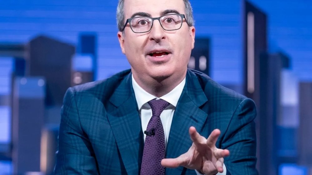 John Oliver Takes Shots at DC Superhero Movies on ‘Last Week Tonight’ John Oliver Takes Shots at DC Superhero Movies on 'Last Week Tonight'