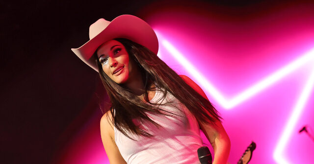 Kacey Musgraves Faces Boycott Backlash After Asking Fans to Donate to Fund for Children of Parents ‘Deported Unfairly’