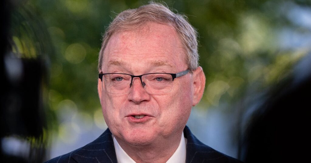 Kevin Hassett Defends Weak Jobs Report By Excluding Job-Losing Sectors Kevin Hassett Defends Weak Jobs Report By Excluding Job-Losing Sectors