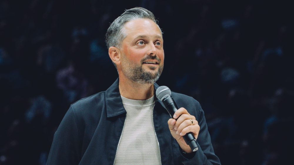 Nate Bargatze Sets Guinness World Record: Comedy Tour Tickets Sold Nate Bargatze Sets Guinness World Record: Comedy Tour Tickets Sold