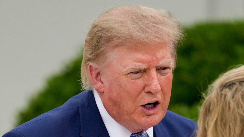 Right Wing ‘LOSERS’ Respond To Trumps Late-Night Attack Right Wing 'LOSERS' Respond To Trumps Late-Night Attack
