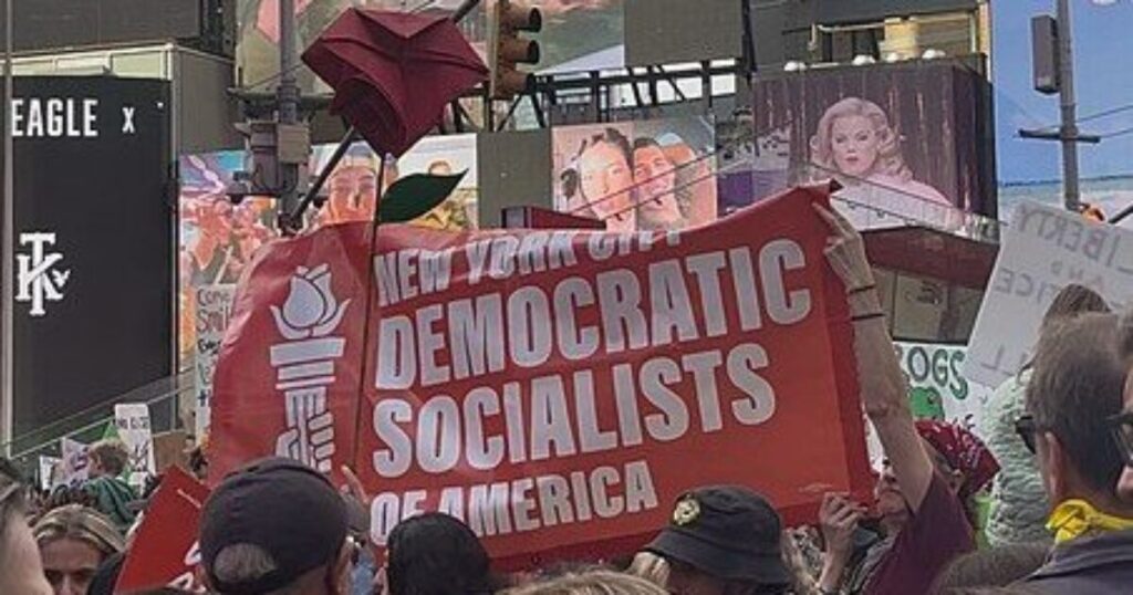 SAY WHAT? Members of the DSA Have Pledged to ‘Support and Defend’ China * The Gateway Pundit * by Mike LaChance SAY WHAT? Members of the DSA Have Pledged to ‘Support and Defend’ China * The Gateway Pundit * by Mike LaChance