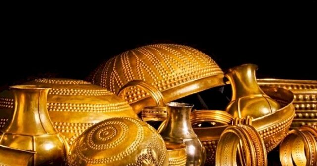 Thieves Steal Bronze Age Treasure from Museum in Four-Minute Heist