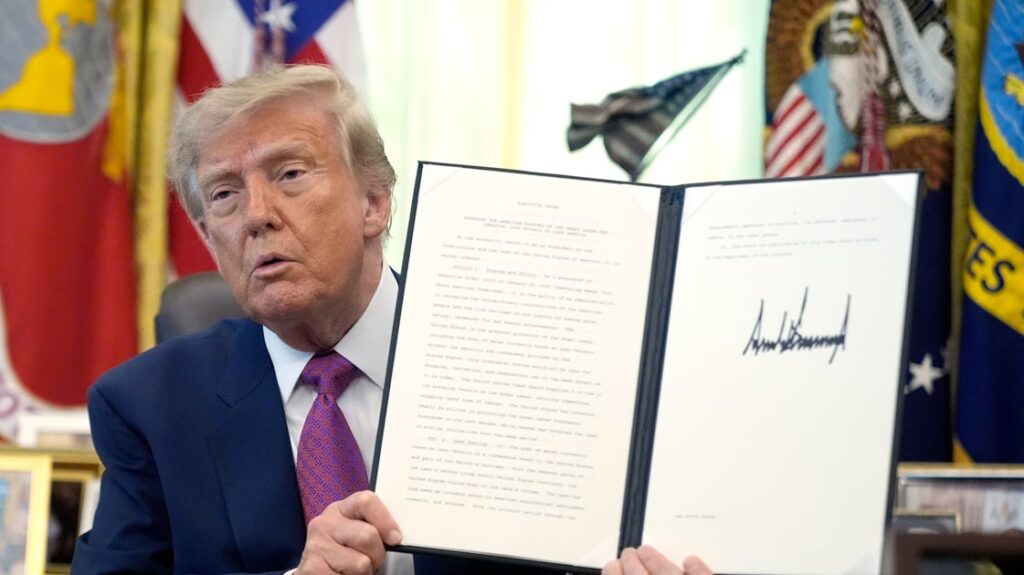 Trump Renamed Lake Ontario And Social Media Erupted Trump Renamed Lake Ontario And Social Media Erupted