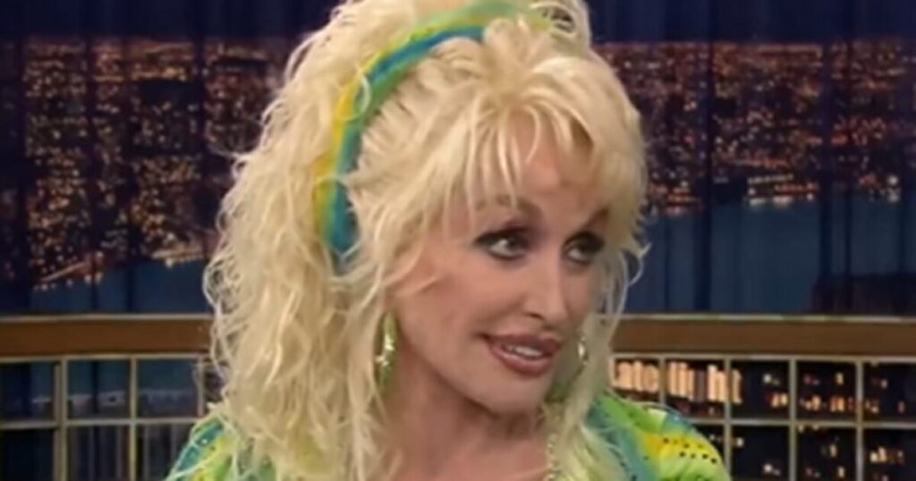 Watch Dolly Parton Tell the Story of How She Once Pulled a Gun on a Man in New York City for Harassing Her (VIDEO) Watch Dolly Parton Tell the Story of How She Once Pulled a Gun on a Man in New York City for Harassing Her (VIDEO)