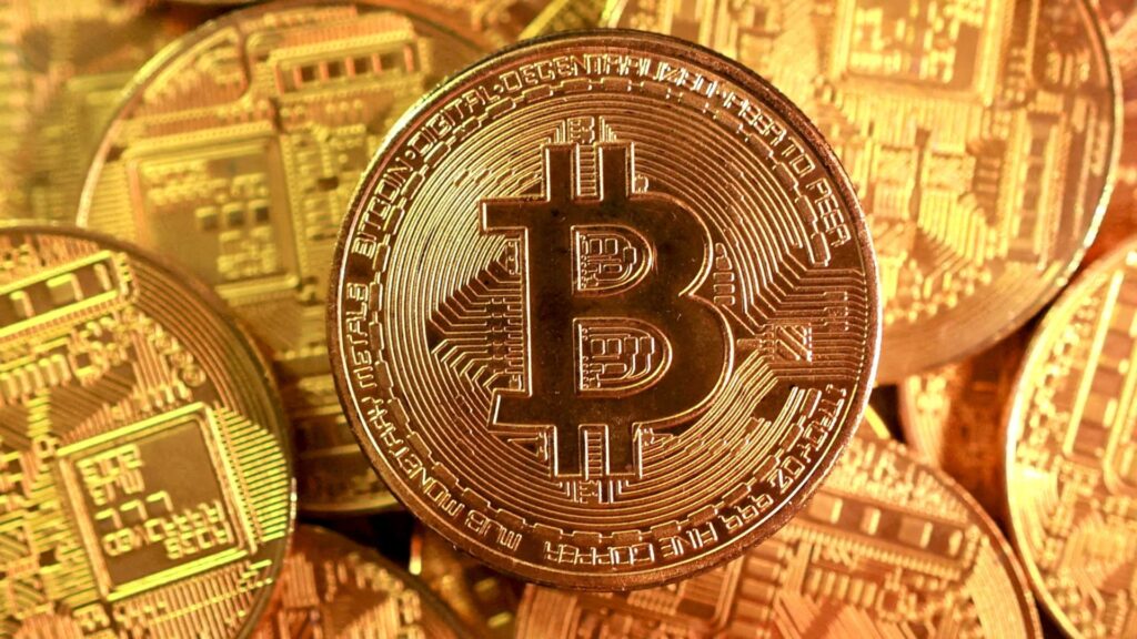 Bitcoin heads for third winning week in a row as macro pressures mount Bitcoin heads for third winning week in a row as macro pressures mount