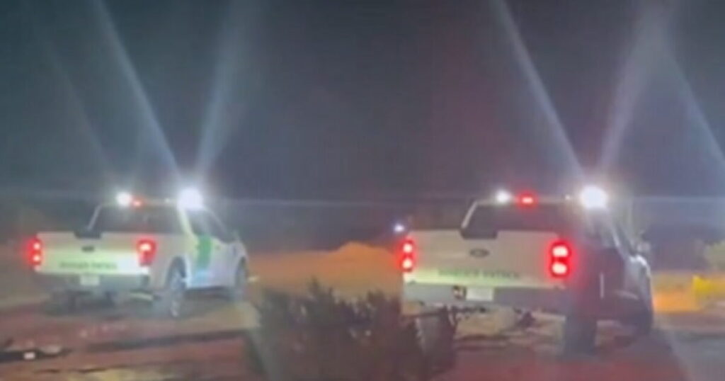 Far Left MSNOW Crew Gets Stuck in the Desert in Texas – Has to be Rescued by Border Patrol (VIDEO) * The Gateway Pundit * by Mike LaChance Far Left MSNOW Crew Gets Stuck in the Desert in Texas – Has to be Rescued by Border Patrol (VIDEO) * The Gateway Pundit * by Mike LaChance
