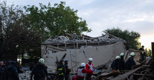Russian Strikes Kill 2 in Ukraine as Moscow Rejects Calls to De-Escalate