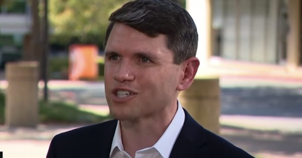 James Talarico Called Out During Interview for Voting Against Ending State Income Taxes, Calls Bill Banning Income Tax “Government Overreach at its Worst” * The Gateway Pundit * by Jordan Conradson James Talarico Called Out During Interview for Voting Against Ending State Income Taxes, Calls Bill Banning Income Tax “Government Overreach at its Worst” * The Gateway Pundit * by Jordan Conradson