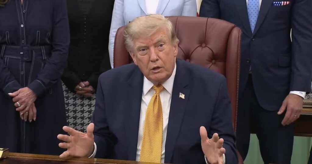Trump Ends Joe Biden’s Electric Vehicle Mandate, Says Reduced Waste Will Lower Price of Cars * The Gateway Pundit * by Mike LaChance Trump Ends Joe Biden’s Electric Vehicle Mandate, Says Reduced Waste Will Lower Price of Cars * The Gateway Pundit * by Mike LaChance