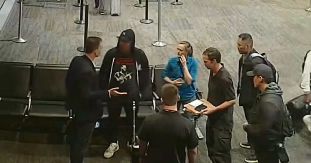 Video Shows Moment FBI Agents Swarmed Swalwell and Seized His Electronic Devices at San Francisco Airport * The Gateway Pundit * by Cristina Laila Video Shows Moment FBI Agents Swarmed Swalwell and Seized His Electronic Devices at San Francisco Airport * The Gateway Pundit * by Cristina Laila