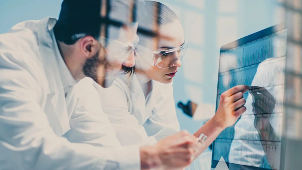 Which Drugmaker Has the Stronger Dividend Growth Story?