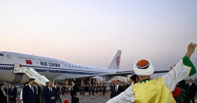 China’s Xi Jinping Receives Ostentatious Welcome in Egypt