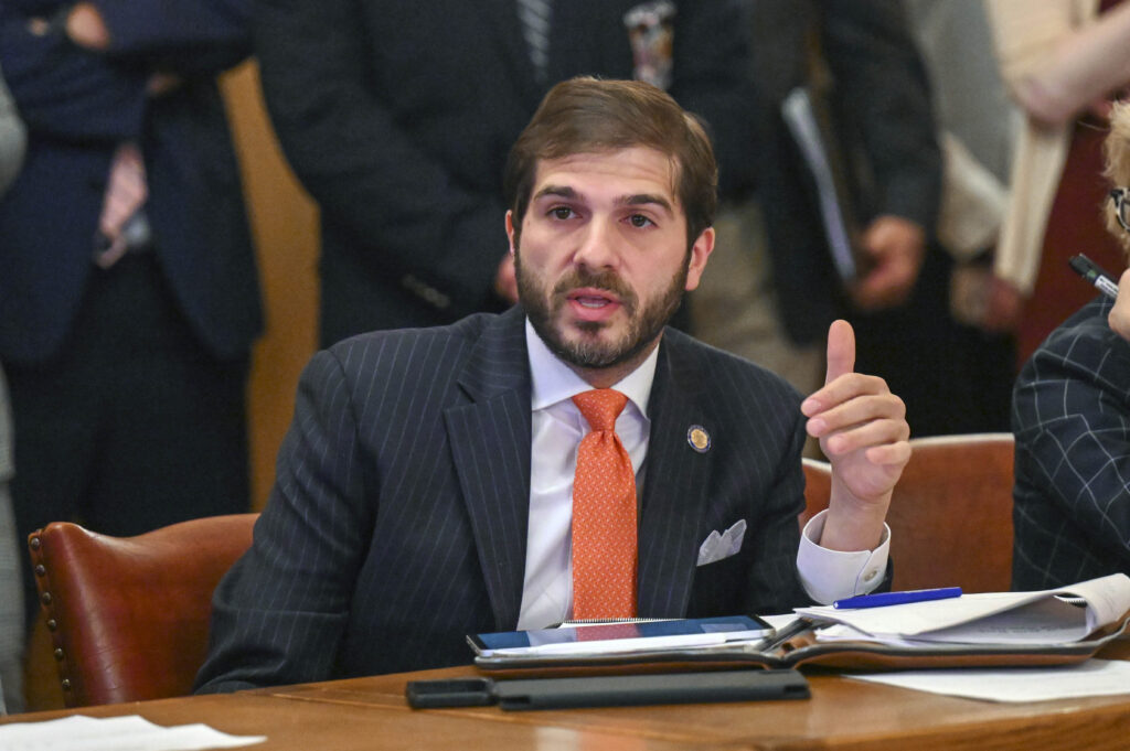 ‘We told you so’: Key New York lawmaker calls for more AI rules Democratic state Sen. Andrew Gounardes said states need to act aggressively to put guardrails around artificial intelligence.