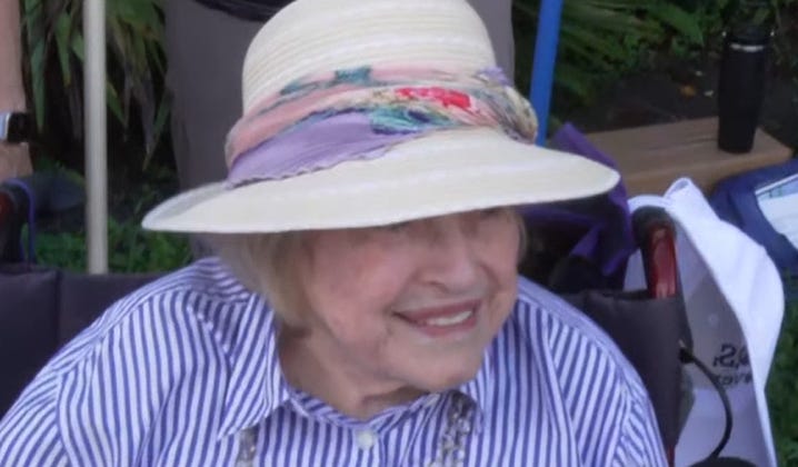100 Year Old No Kings Protester Shows Up In Trump’s Back Yard To Protect Democracy 100 Year Old No Kings Protester Shows Up In Trump’s Back Yard To Protect Democracy