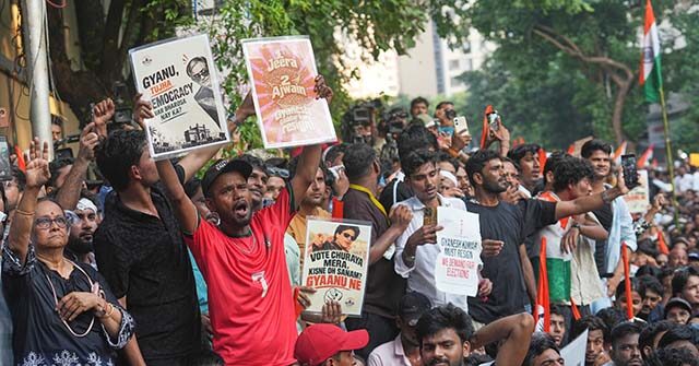 India Begins Mass Arrests of ‘Cockroach’ Student Protesters