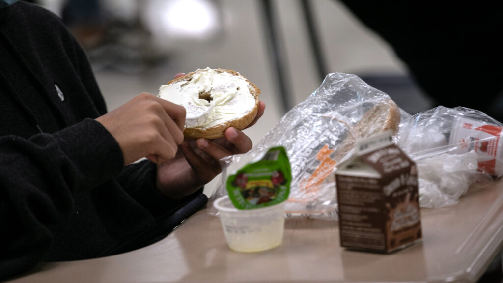 CDC survey reveals 40% of U.S. teens engage in binge eating CDC survey reveals 40% of U.S. teens engage in binge eating
