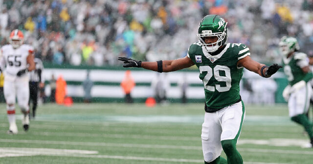Browns’ KC Concepcion Knocked Out by Vicious Hit in Jets Game