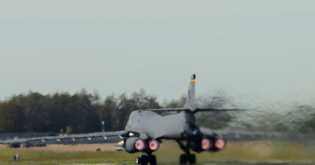 All U.S. B-1 Bombers Return to U.S. From British Terrorism Alert Air Base