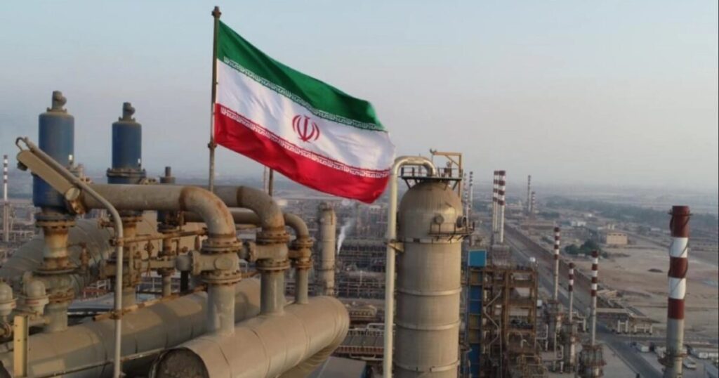 Iran Threatens to INVADE Neighboring Countries, SINK American Warships, and KILL US Sailors if Trump Resumes Military Strikes Iran Threatens to INVADE Neighboring Countries, SINK American Warships, and KILL US Sailors if Trump Resumes Military Strikes