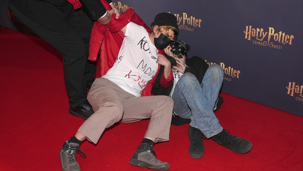 J.K. Rowling’s Agent Slams Trans Rights Protest at Harry Potter Show J.K. Rowling's Agent Slams Trans Rights Protest at Harry Potter Show
